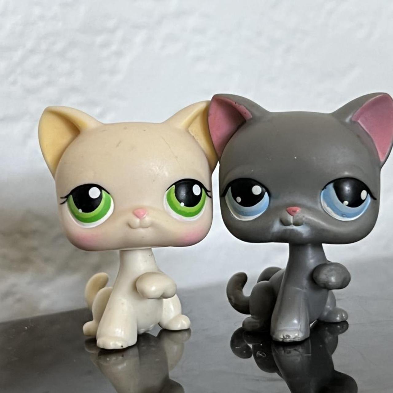 Lps White And Grey Cats With Paw Up 74 98 Depop   P0 