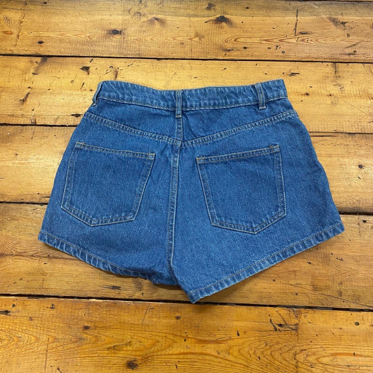 H&M Women's Blue and Red Shorts Depop