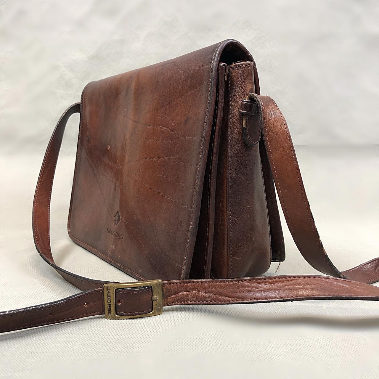 A vintage purse from the brand 'Claudio Depop