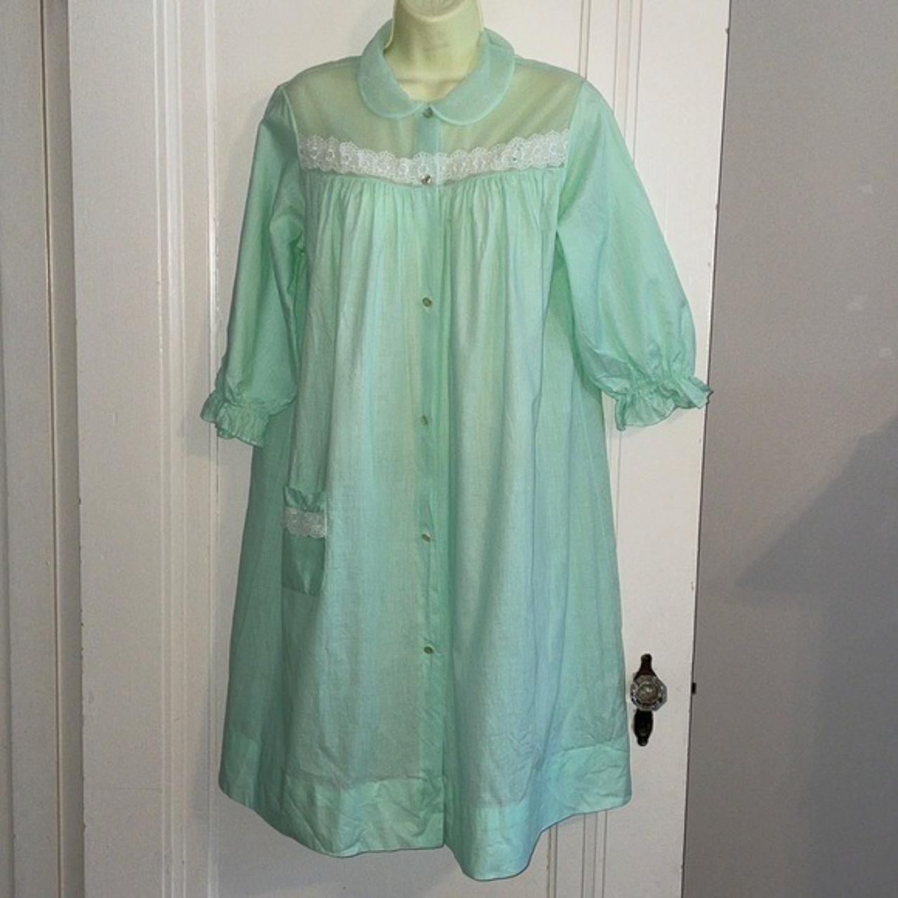 Reclaimed Vintage Women's Green and White Robe | Depop