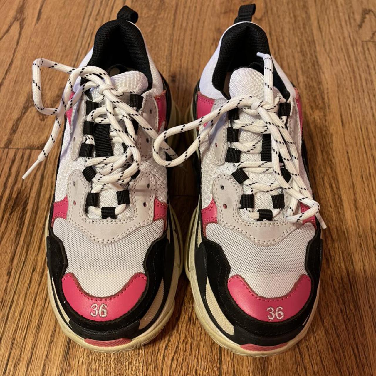 032c Women's Black and Pink Trainers | Depop