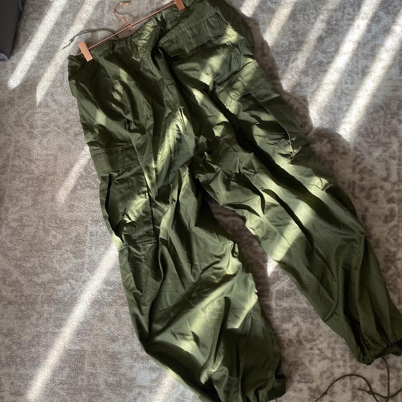 parachute cargos