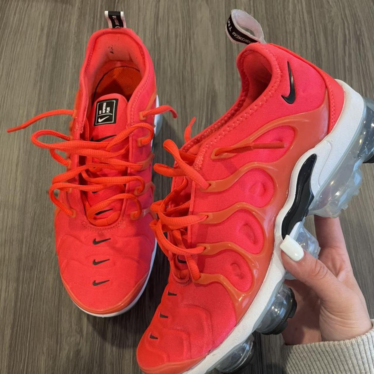 Nike air vapormax plus bright crimson sale