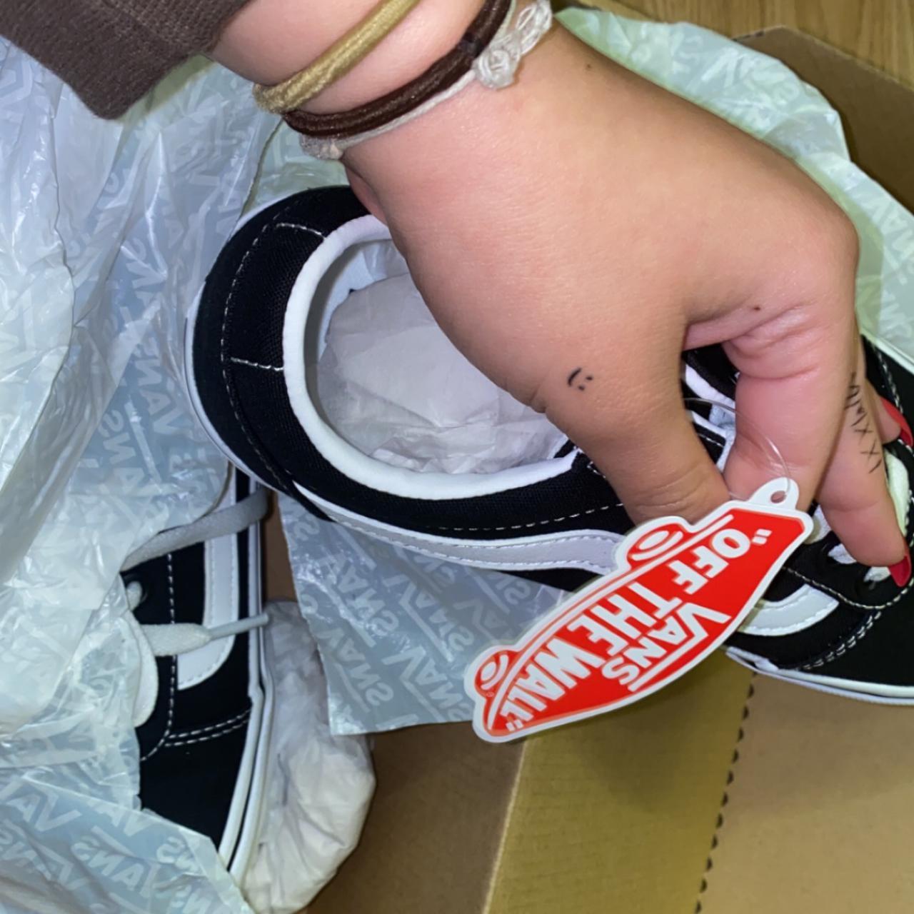 Bracelet vans off the 2024 wall