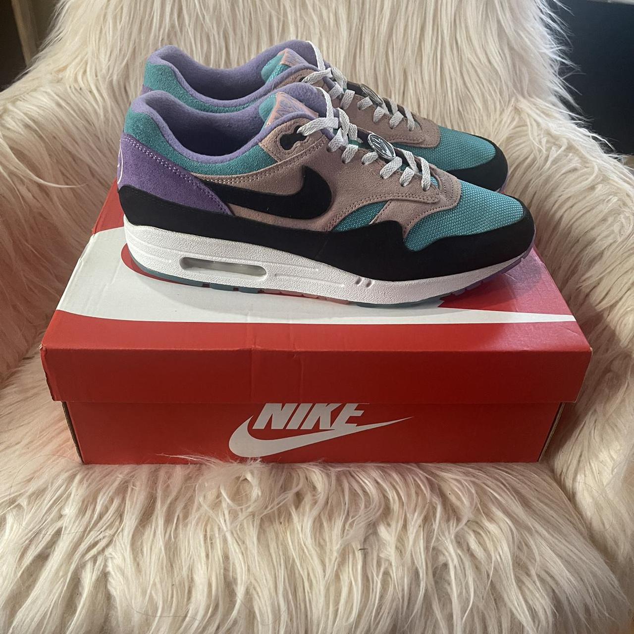 have a nike day size 10