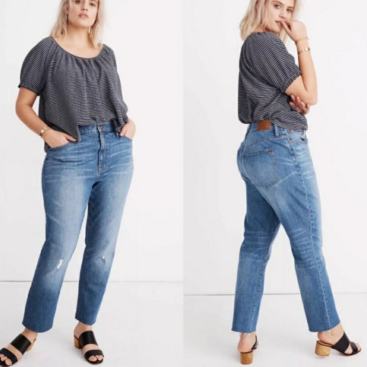 Plus Size Denim and Crop Top Outfit #plussize