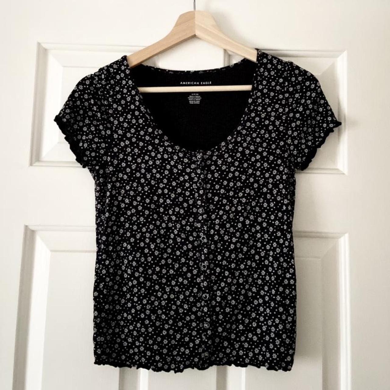 🖤 Super cute American Eagle shirt :) 🖤 Hardly worn... - Depop