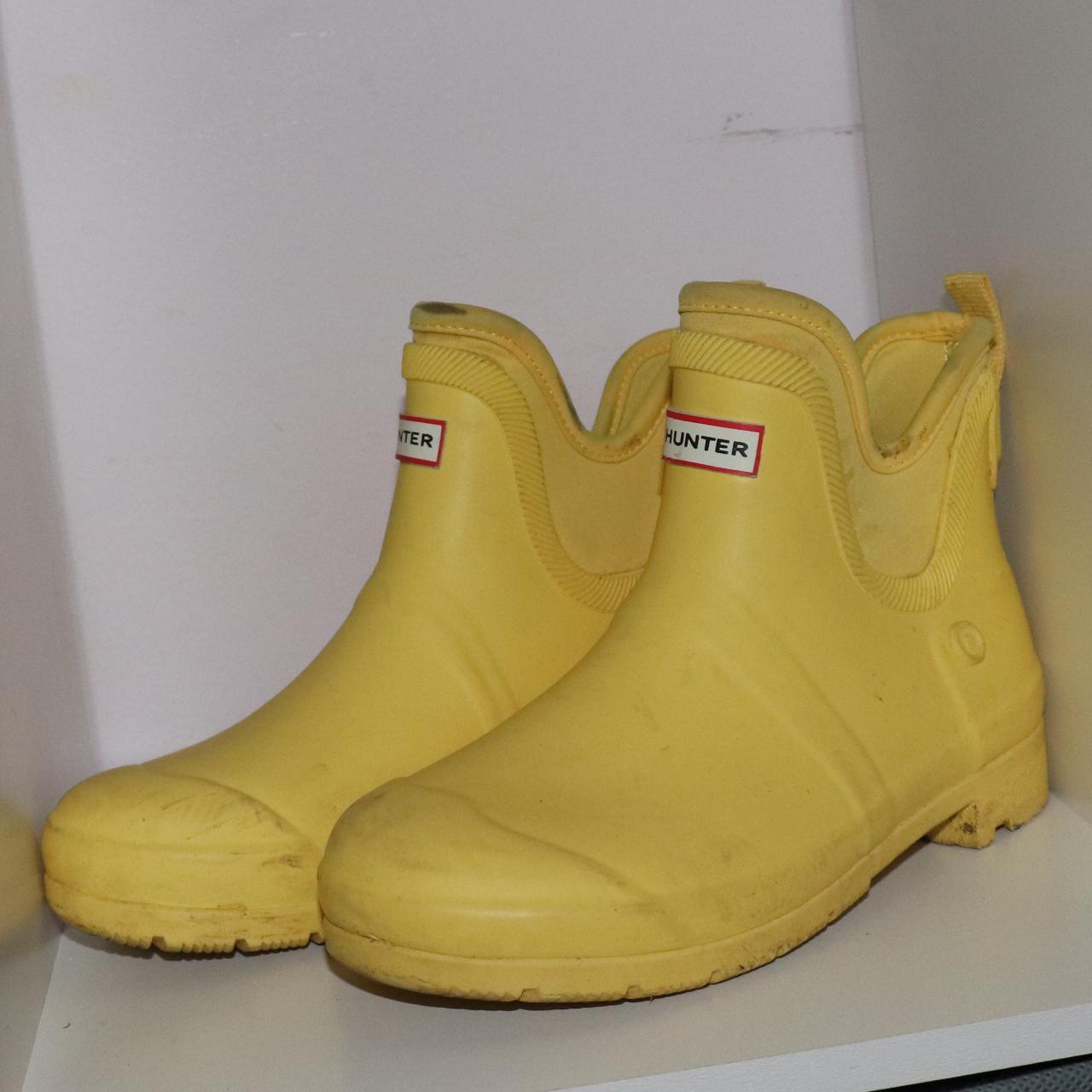 Hunter short clearance yellow rain boots