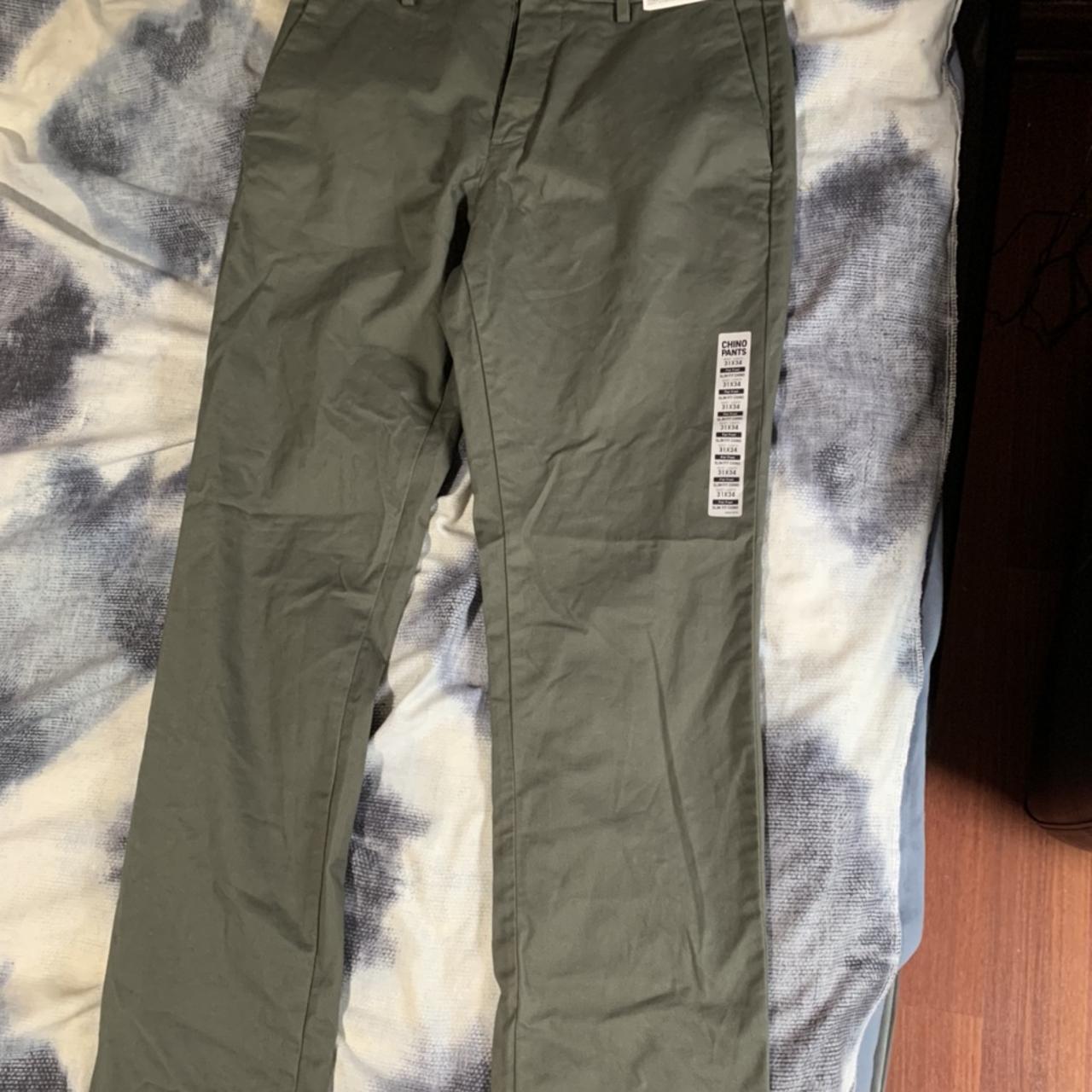 Uniqlo cargo pants, Men's Fashion, Bottoms, Chinos on Carousell