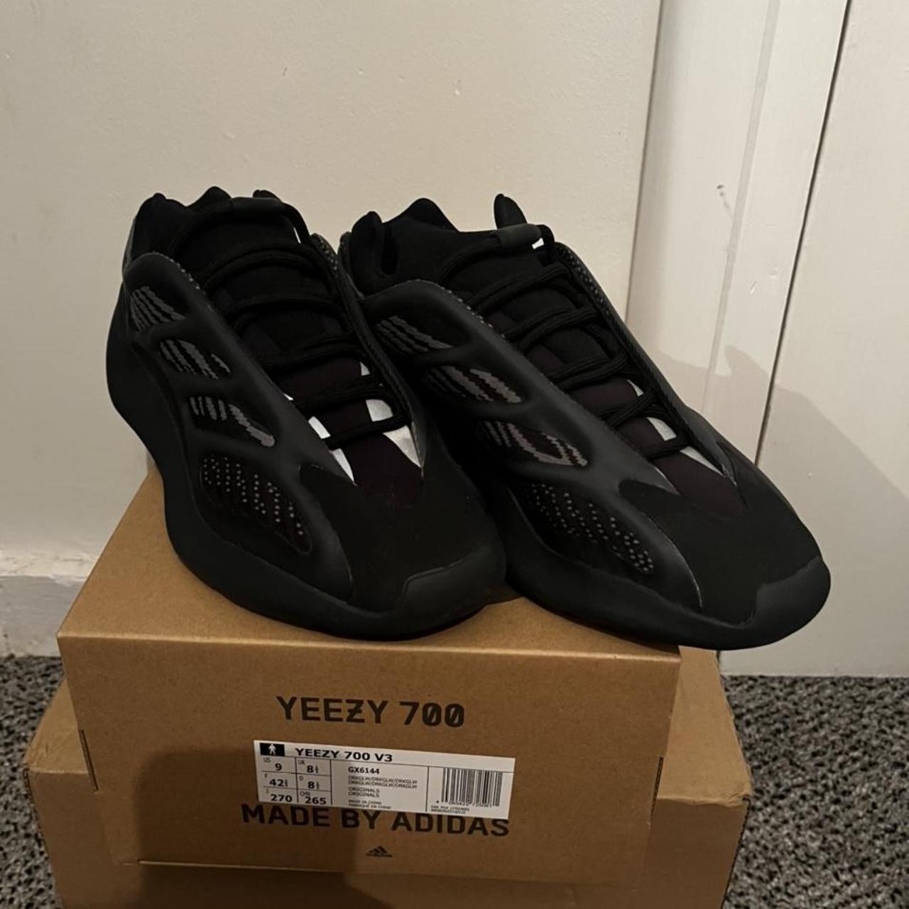 depop yeezy 700