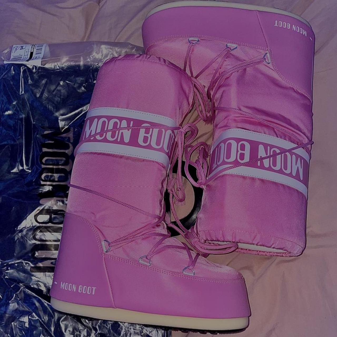 MOON BOOT ピンク EU36/38 Moon Boot® icon Nylon Low Boots Pink size EU 42/44 Revolve