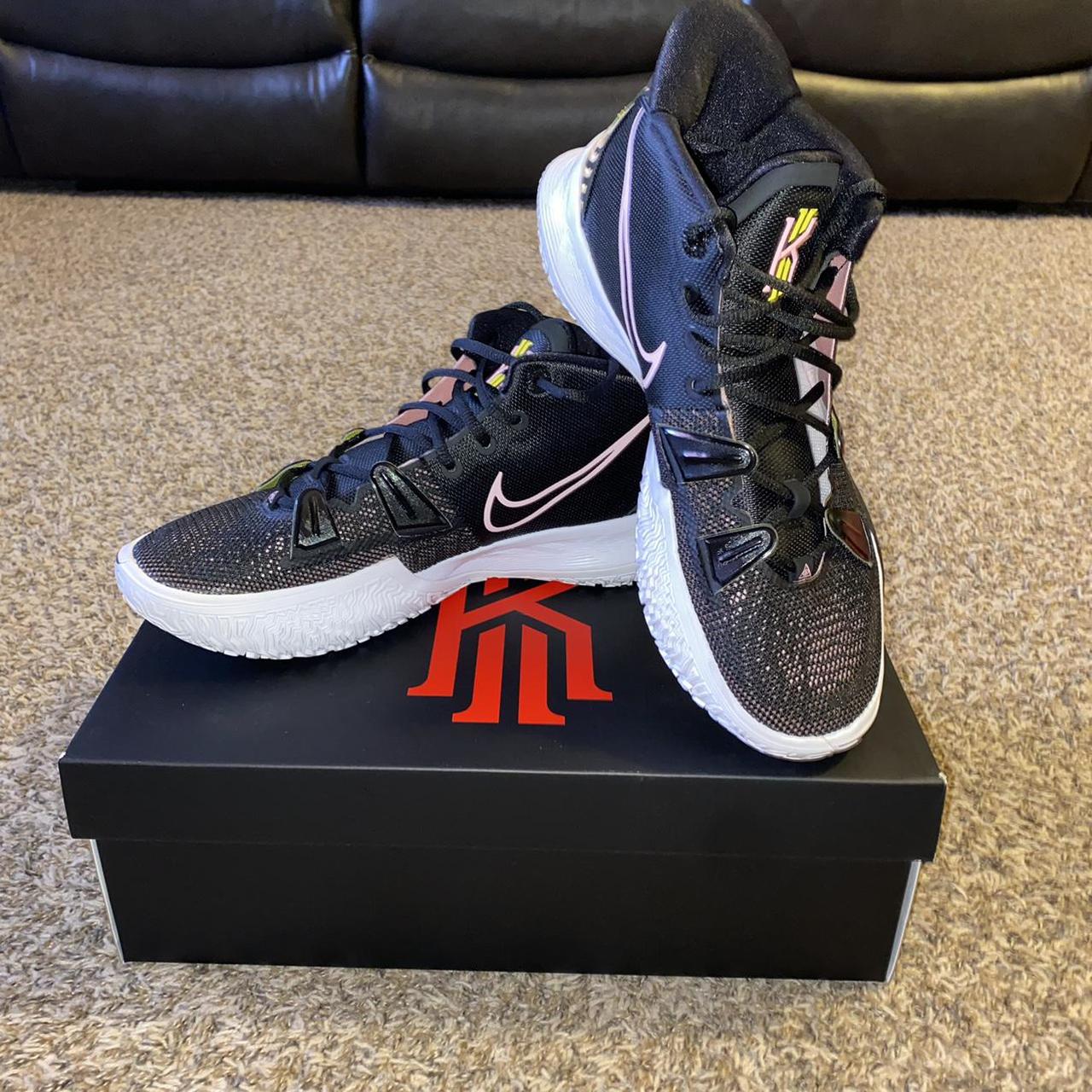 Size 7 outlet kyrie 4