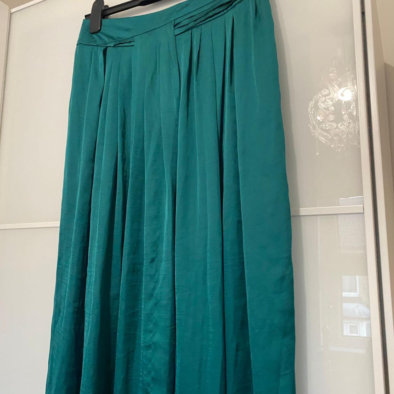 Zara Women's Green Skirt Depop