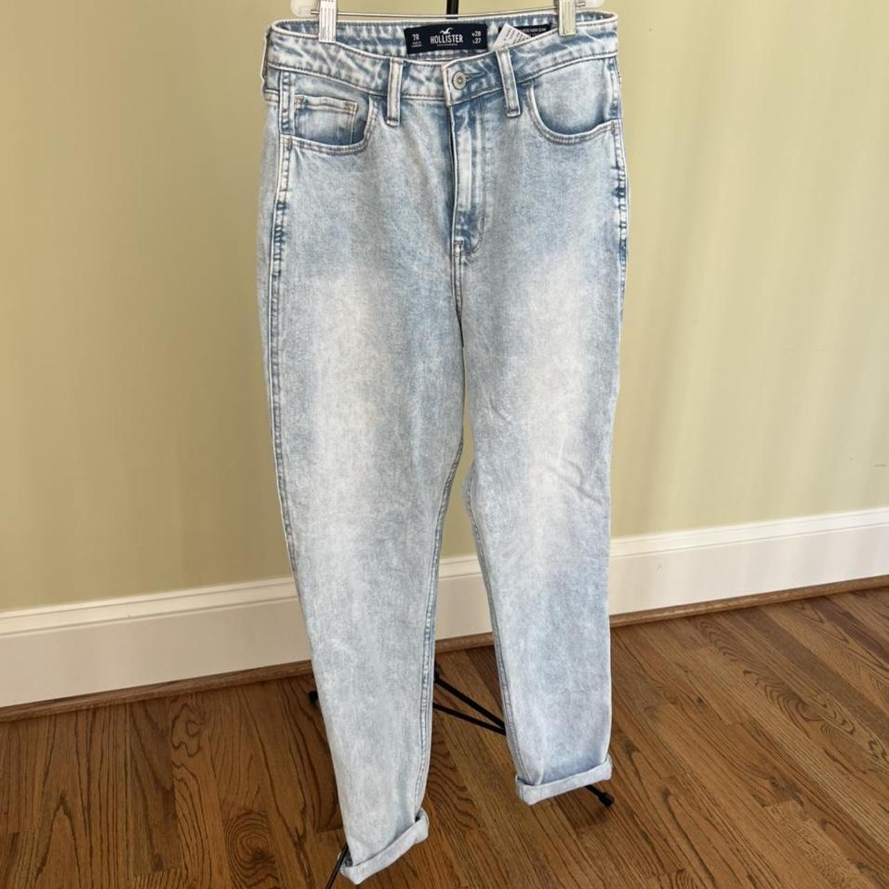hollister vintage ultra high rise mom jeans; light - Depop