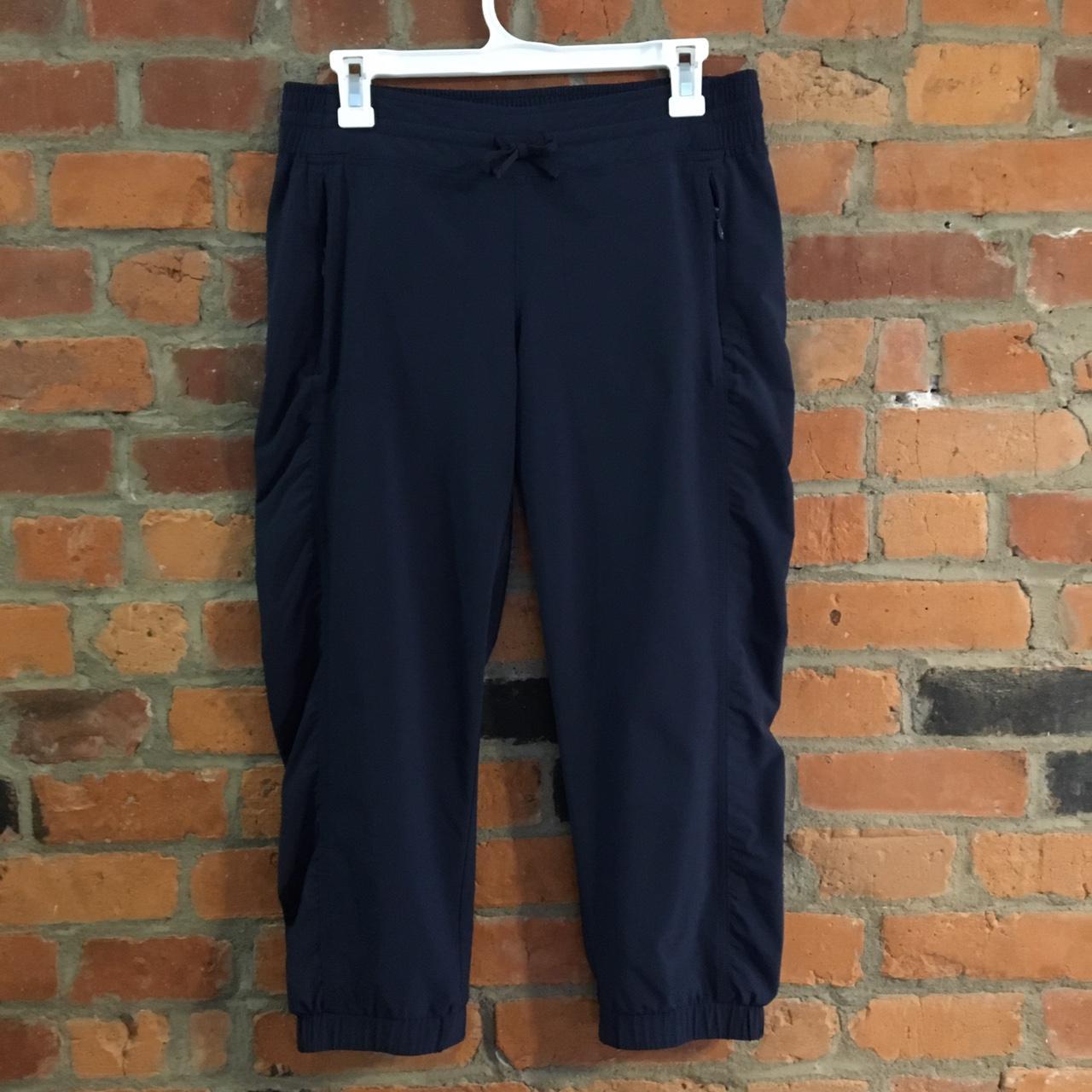 Athleta Women's Navy Leggings Depop