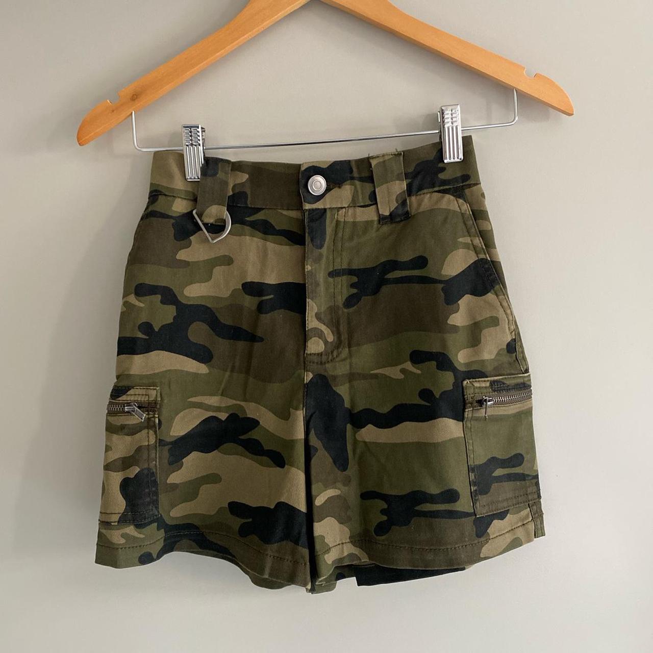 Supre army print/ camouflage shorts with elastic... - Depop