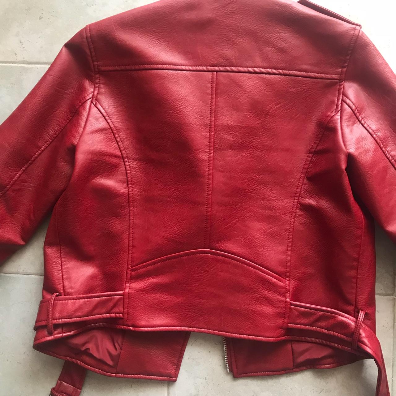 Chiodo color rosso scuro/bordeaux di bershka, Depop