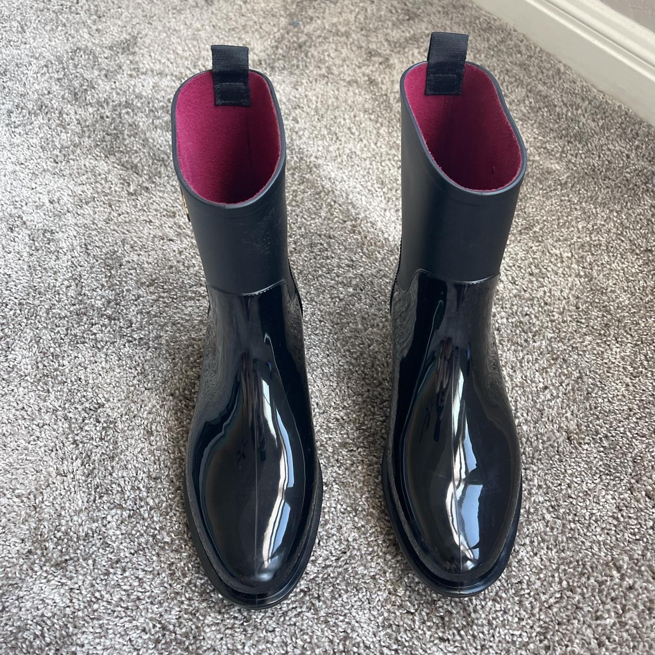 LIKE NEW: Tommy Hilfiger rain boots size
