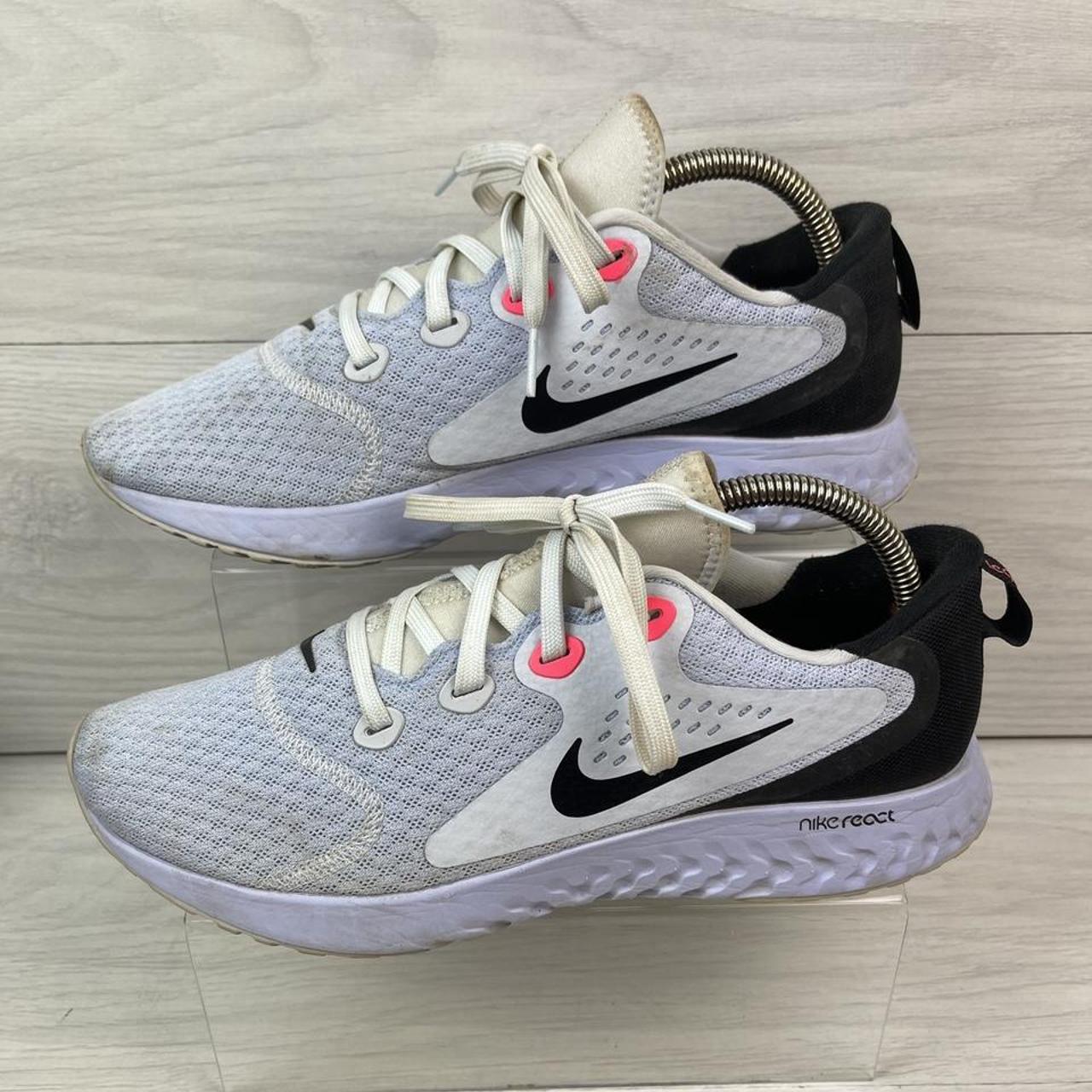 Nike Women's White and Pink Trainers | Depop