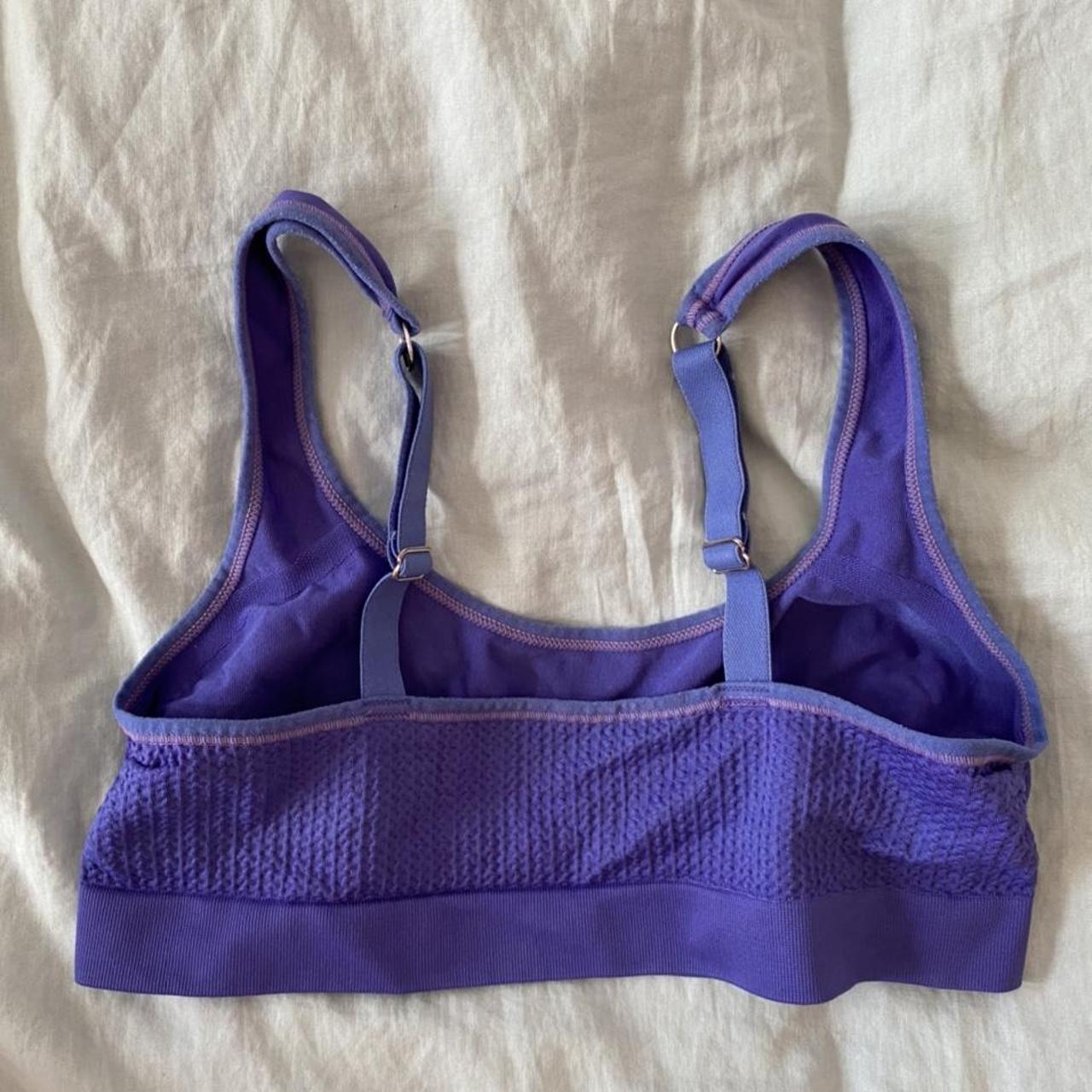 Sports bra Size small Dm to buy - Depop