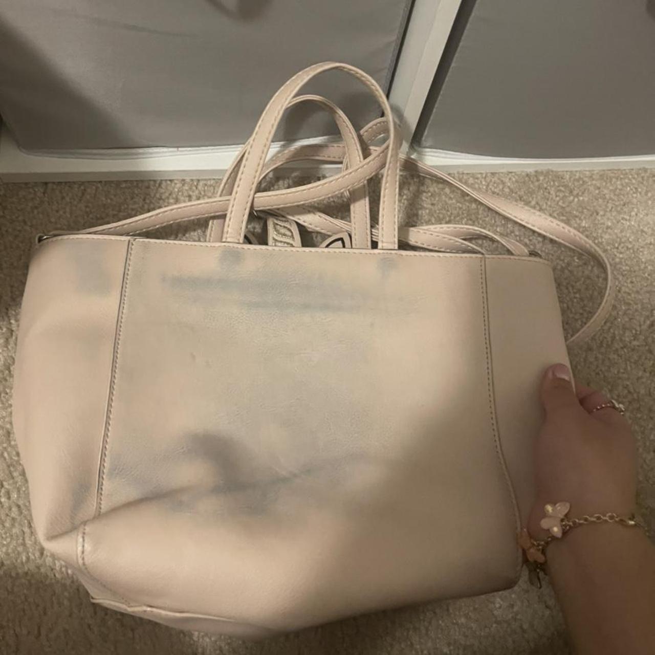 Super like light pink bag. Perfect for a little girl... Depop