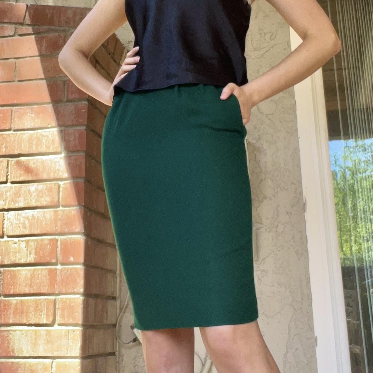 Vintage forest green pencil skirt. High waisted and