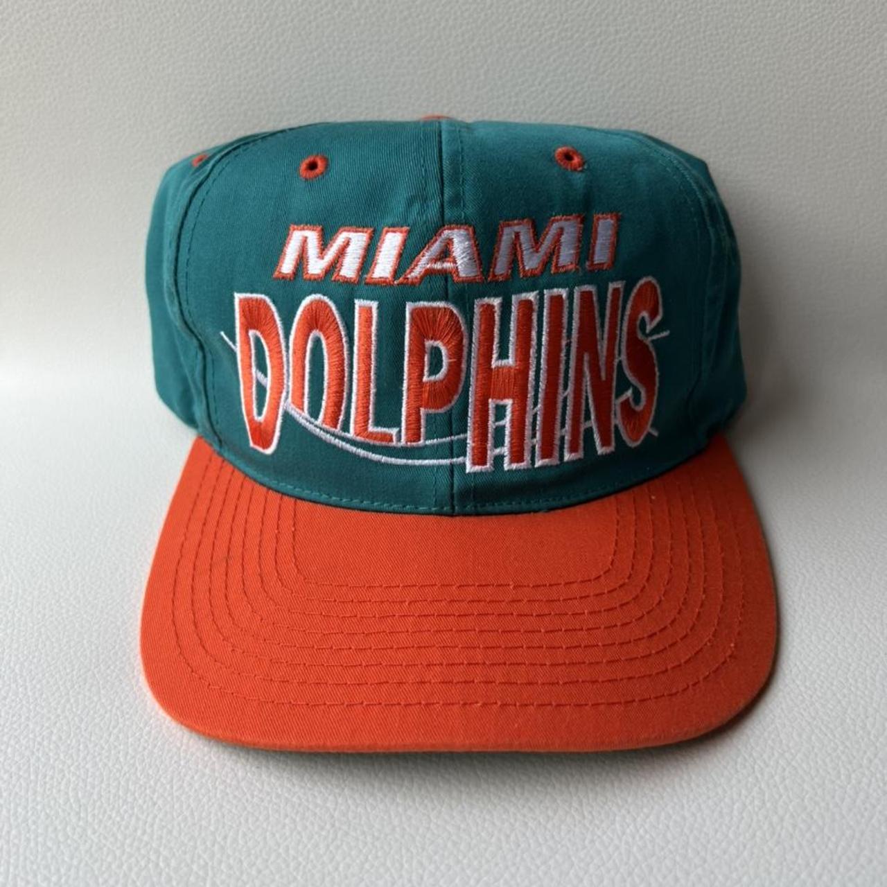 \ud83d\udc2c\ud83d\udd25 Super clean vintage Miami Dolphins snapback in... - Depop