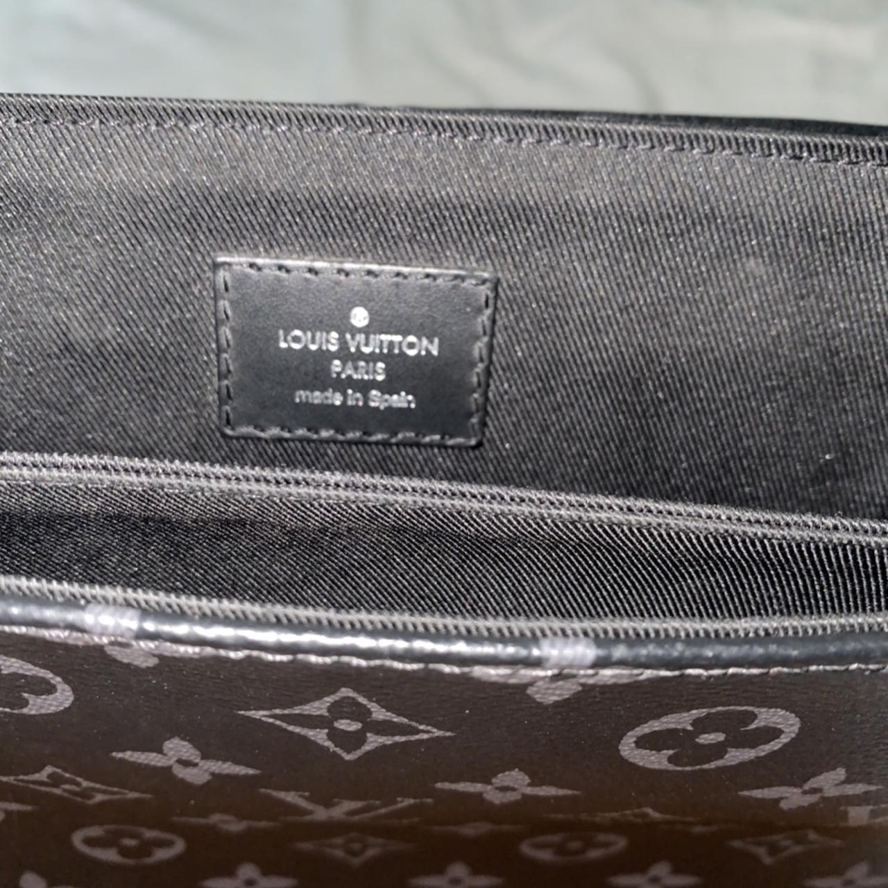 Louis Vuitton DISTRICT PM Messenger Bag worn once. - Depop