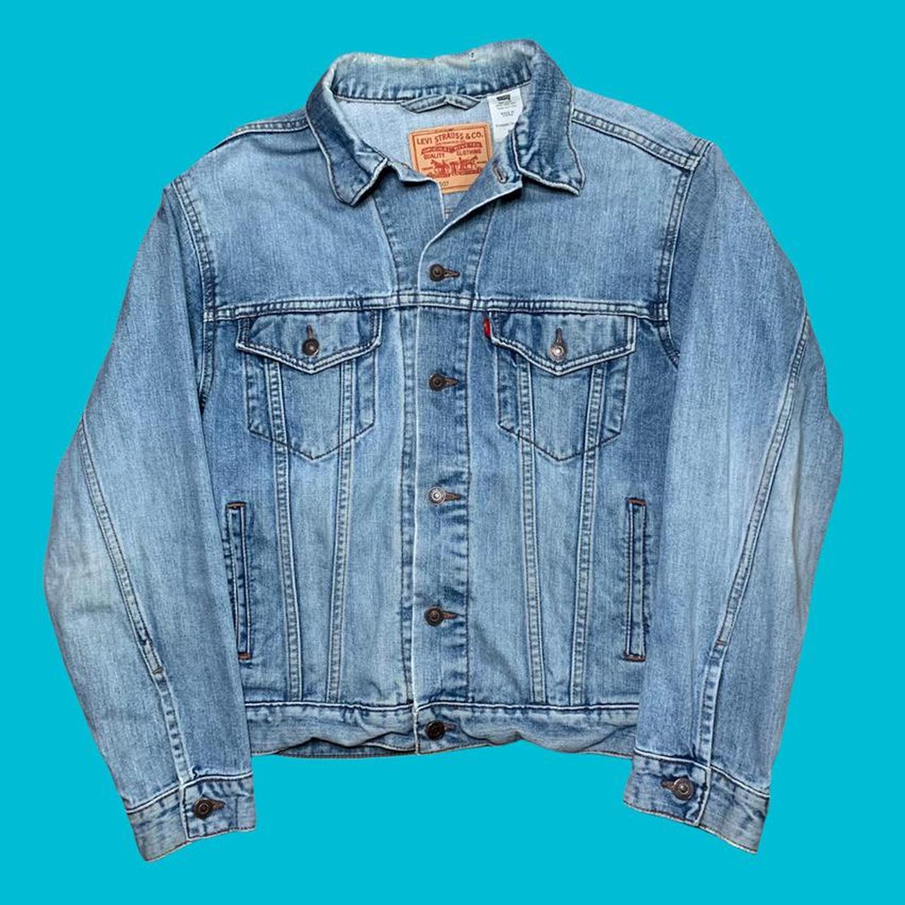 levis light wash denim jacket