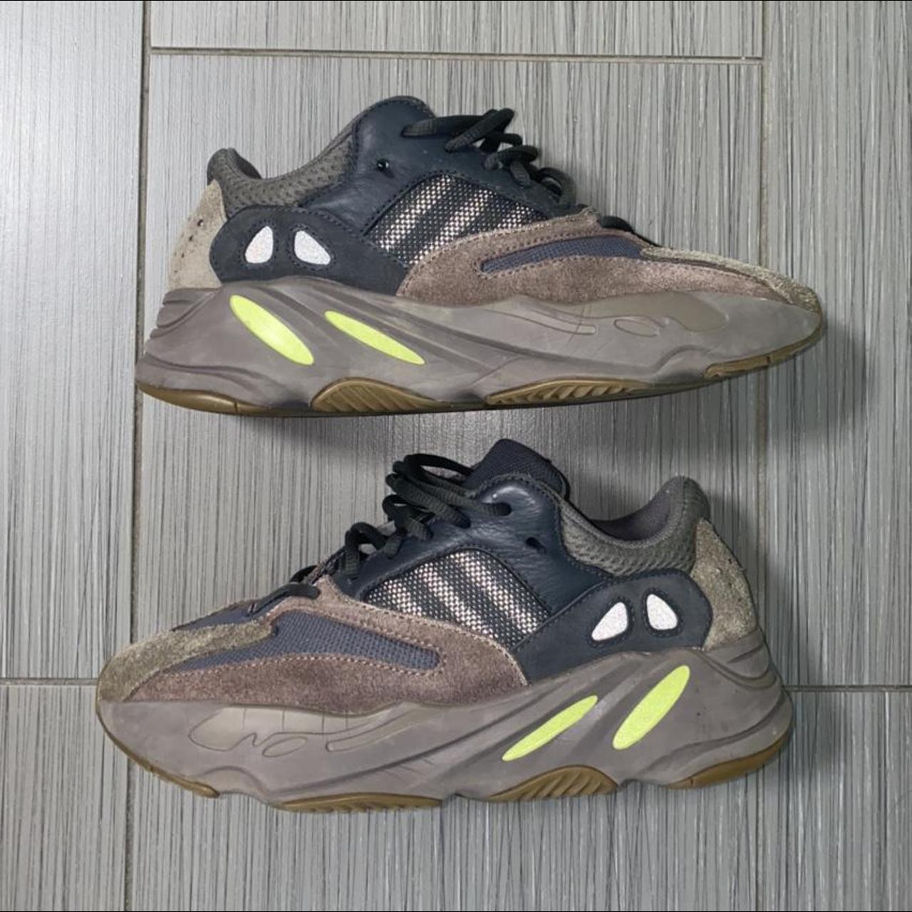 Yeezy boost 700 hot sale mauve resell