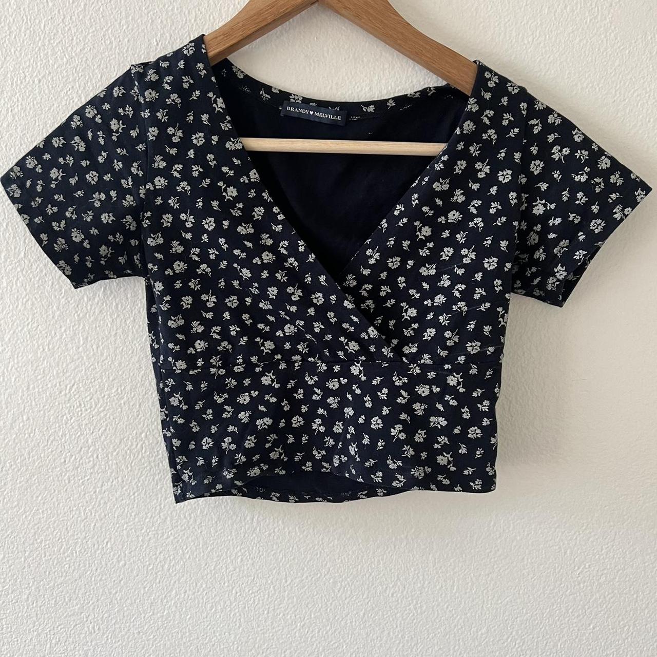 BRANDY MELVILLE FLORAL CROP TOP 🌟fits... - Depop