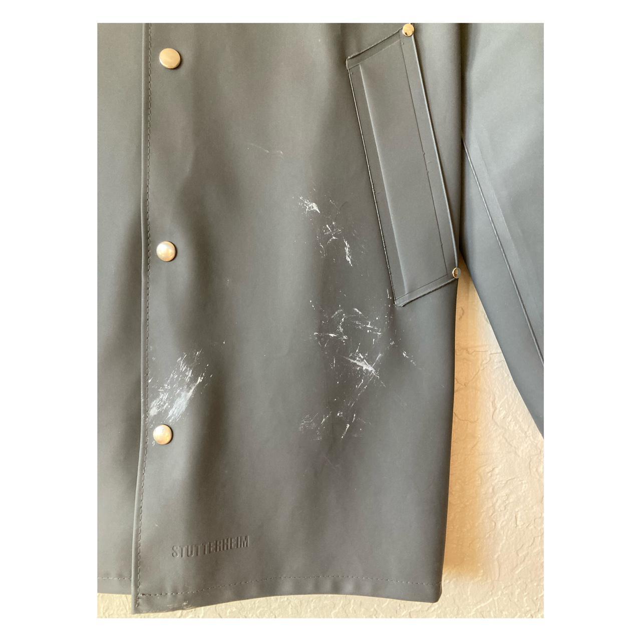 Product Image 4 - Stutterheim Stockholm raincoat in charcoal
White