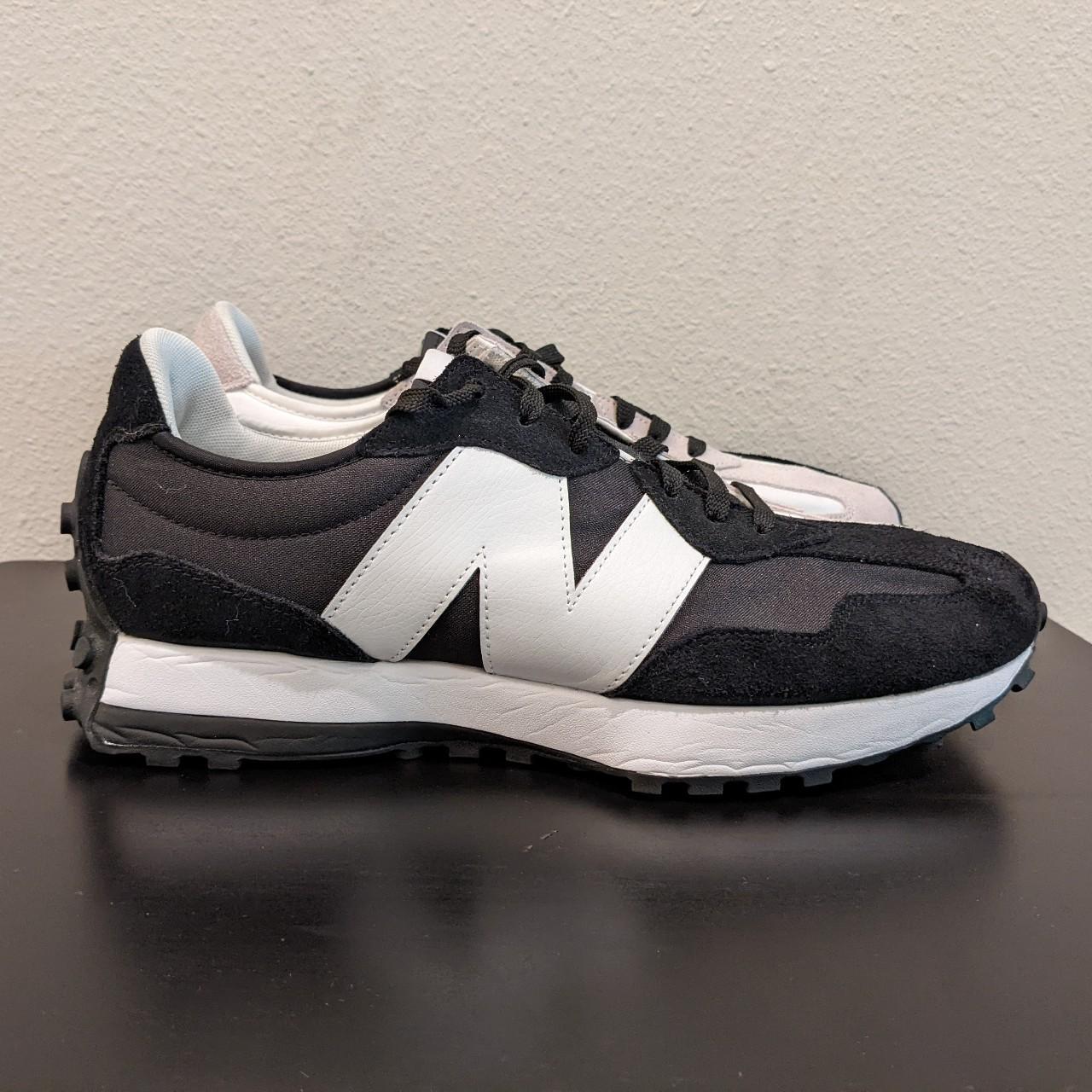 New Balance Men's Black and White Trainers | Depop