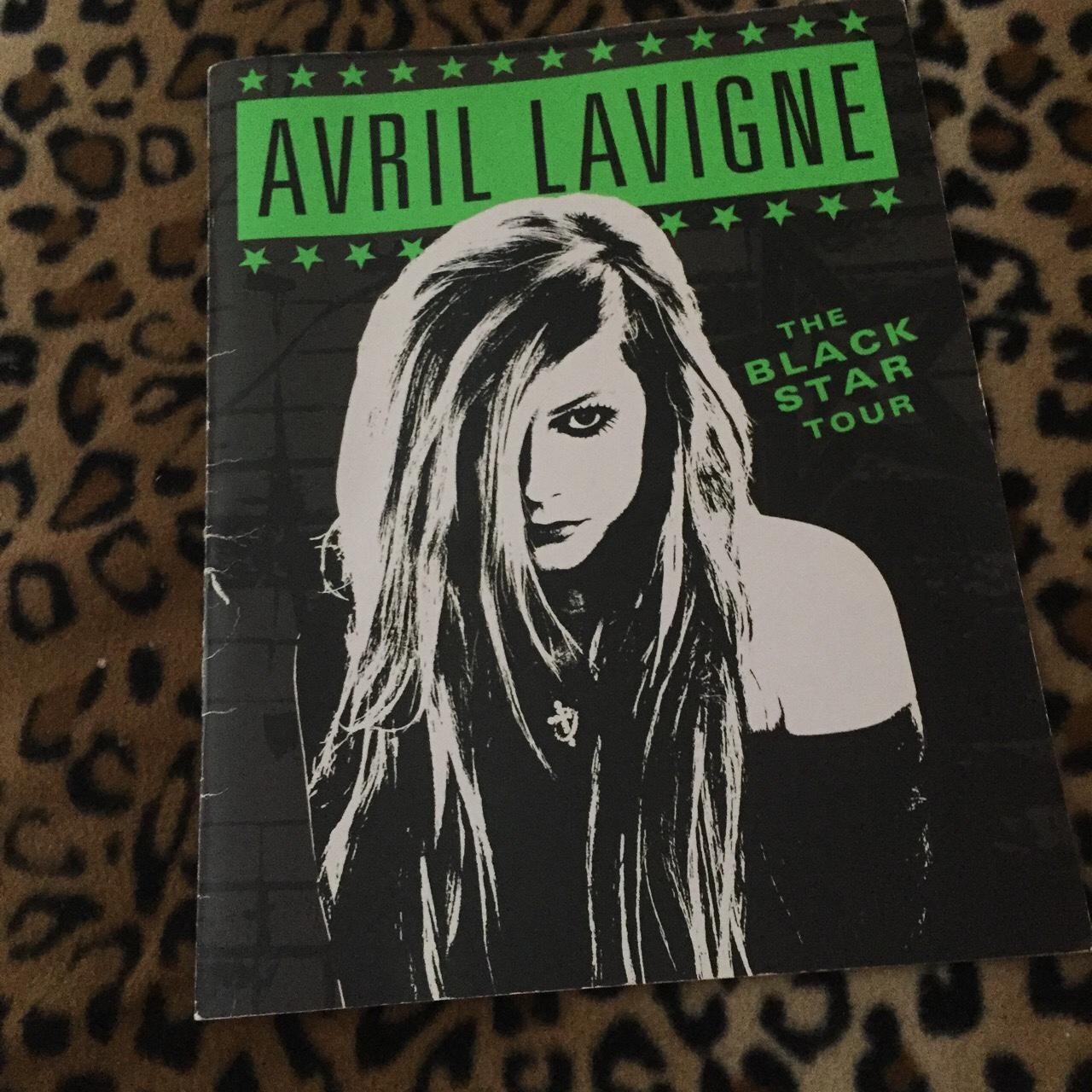 Avril Lavigne - The black star tour - Book #vendo... - Depop