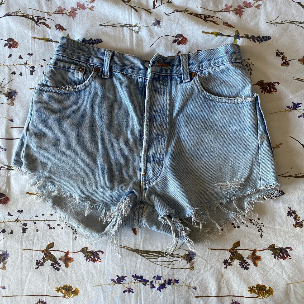 depop levi shorts