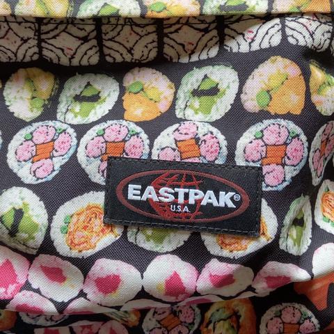 Zainetto Eastpak modello classico stampa sushi con