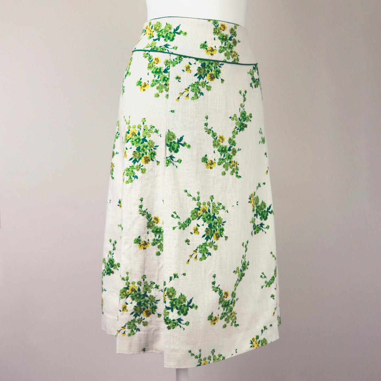 🌿 Beautiful, pure cotton beige floral skirt.... - Depop
