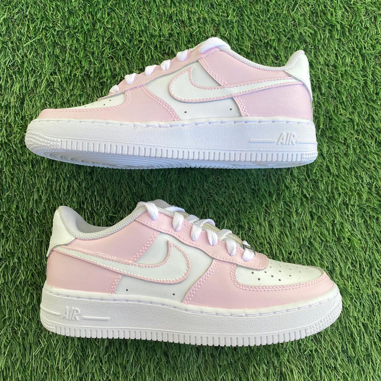 Nike Women's Pink and White Trainers | Depop