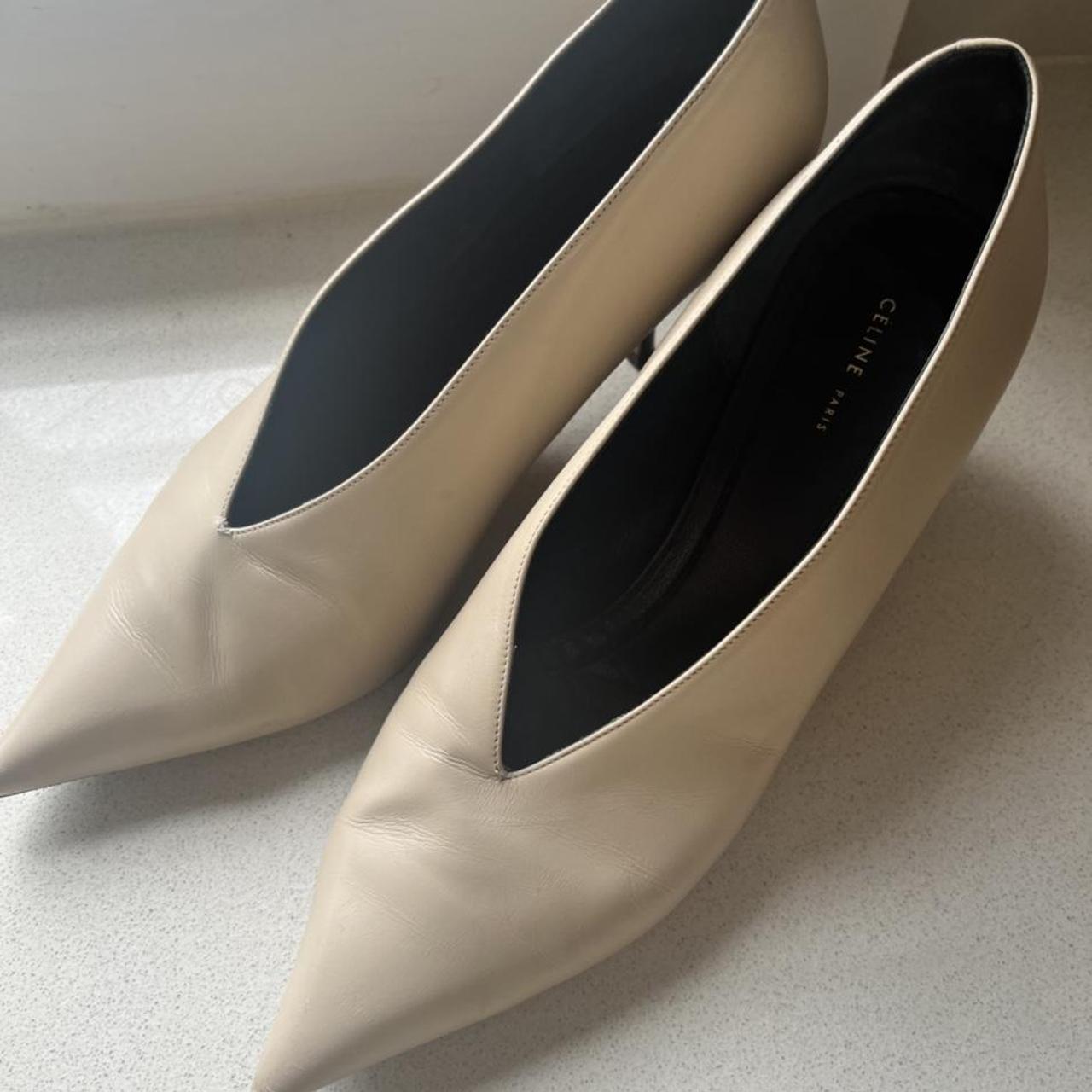 Celine v clearance neck flats