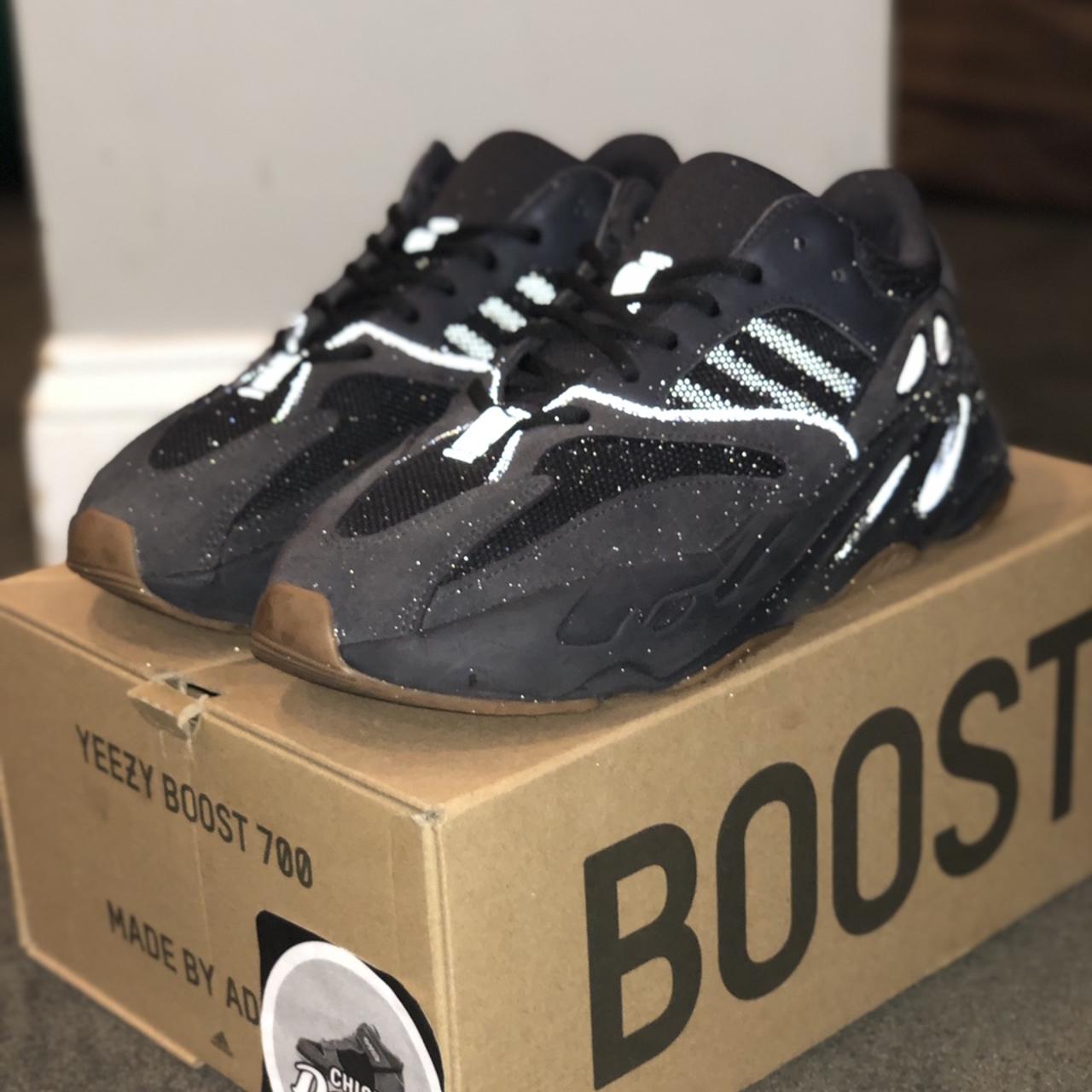depop yeezy 700