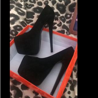 Black matte heels Never worn! In excellent condition. - Depop