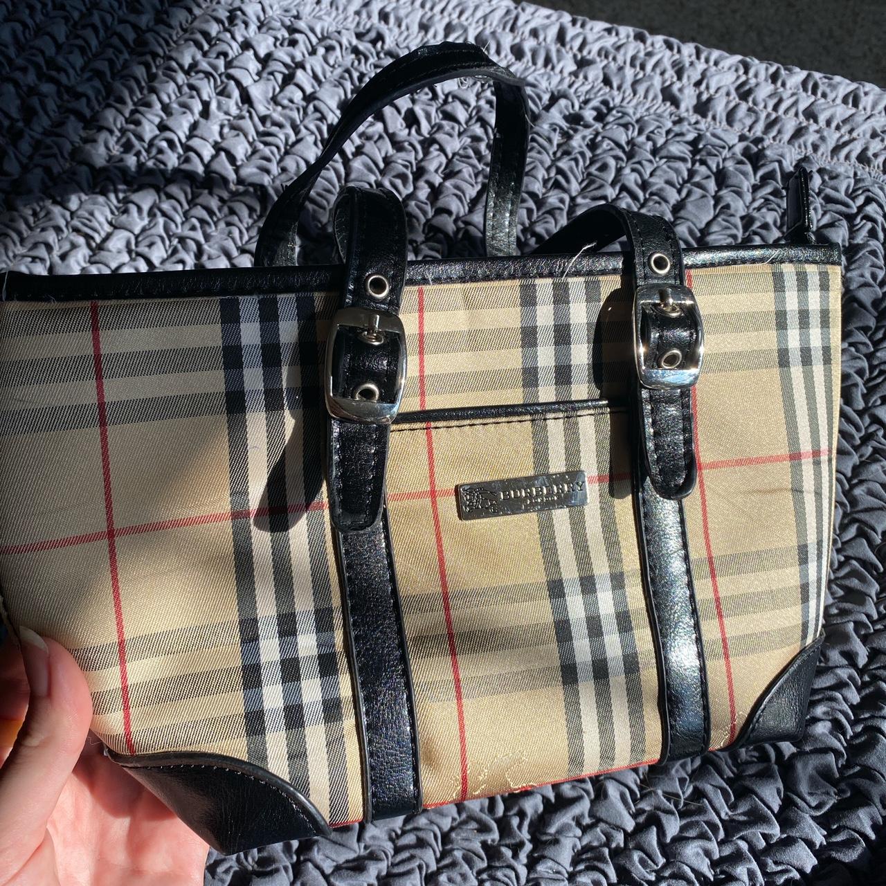 Burberry discount small purse