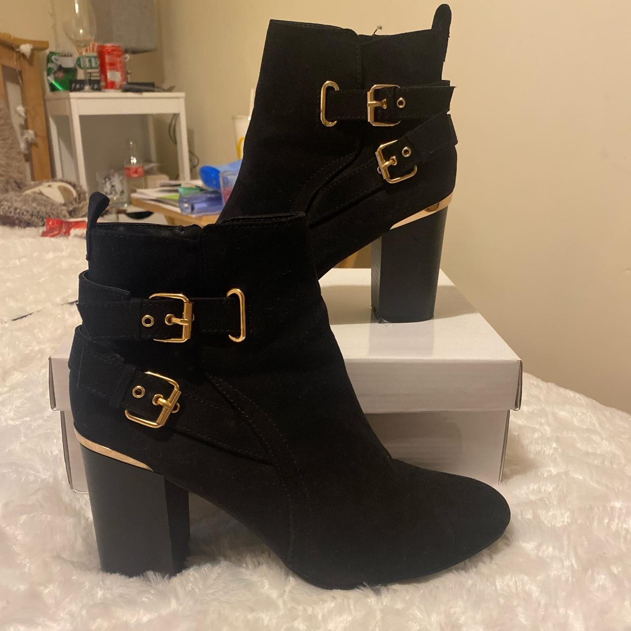 Primark Women's Black and Gold Boots | Depop