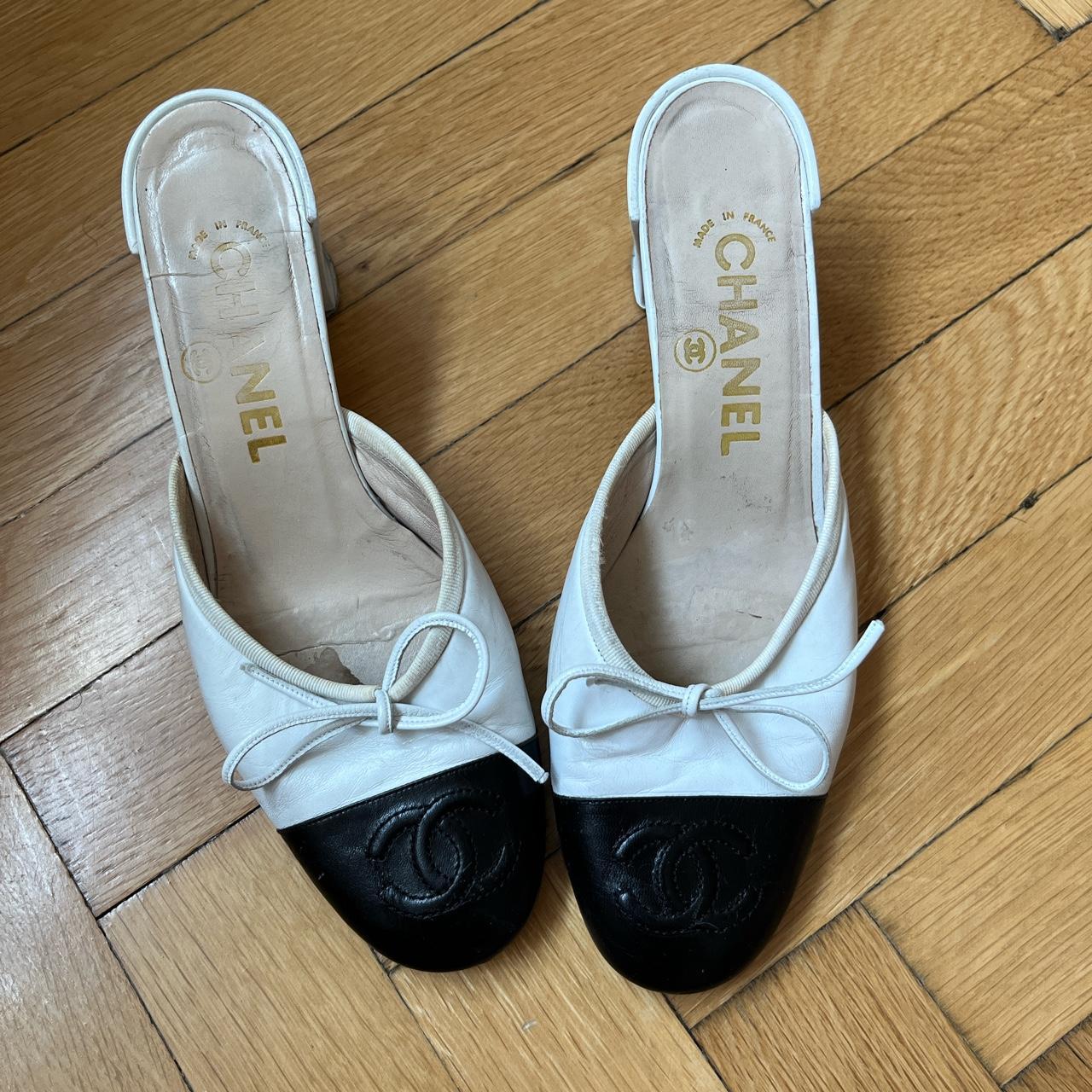 Chanel Women's White and Black Mules | Depop