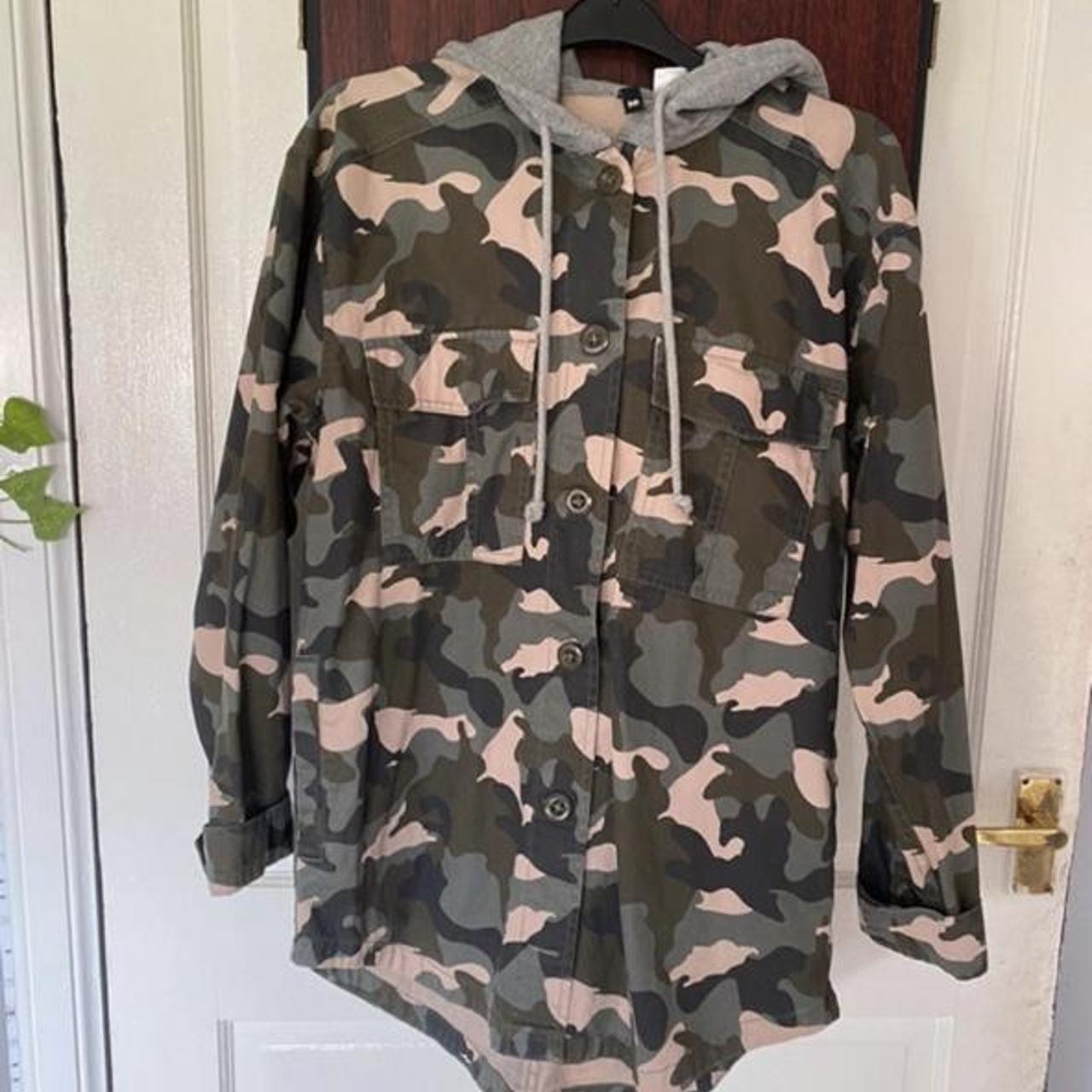 H&M camo jacket with drawstring hood Size M/10... - Depop