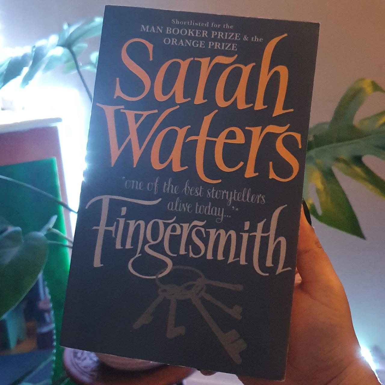 Depop　never　Fingersmith-　Book　waters　Sarah　used/read