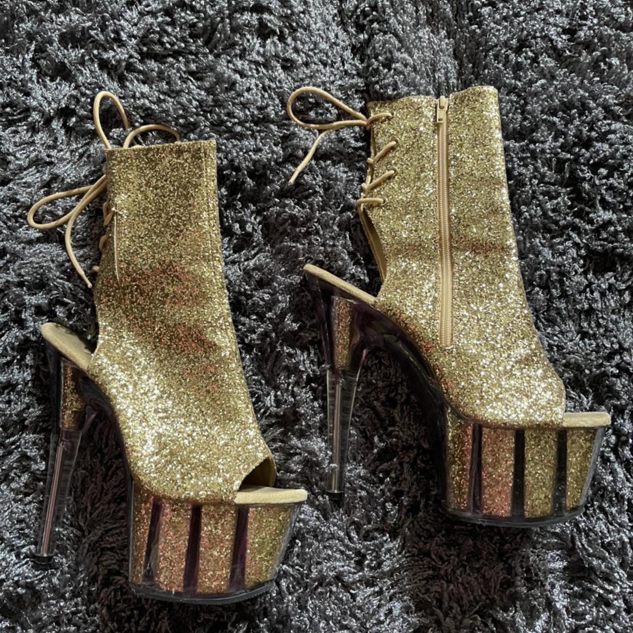 Small hot sale heels gold