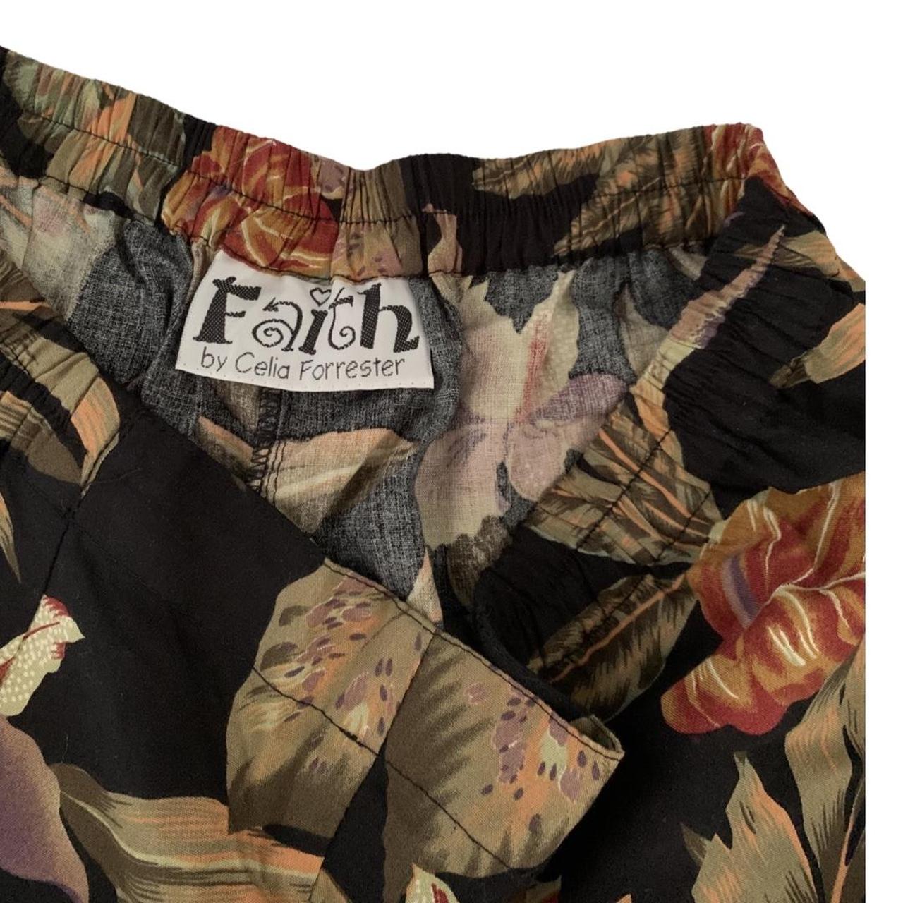 Product Image 1 - Vintage Faith Flower Shorts
Size: no
