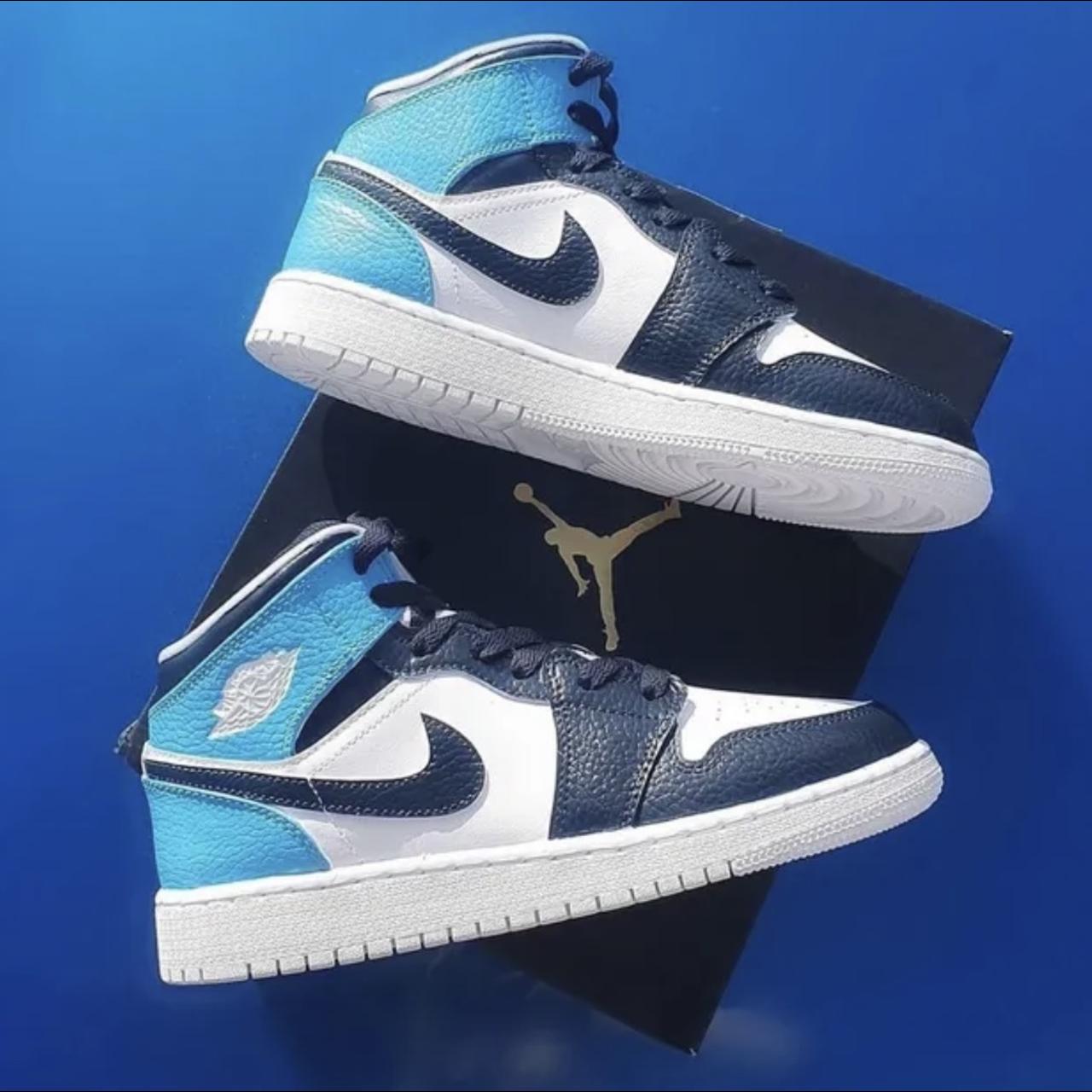 mens navy blue jordan shoes