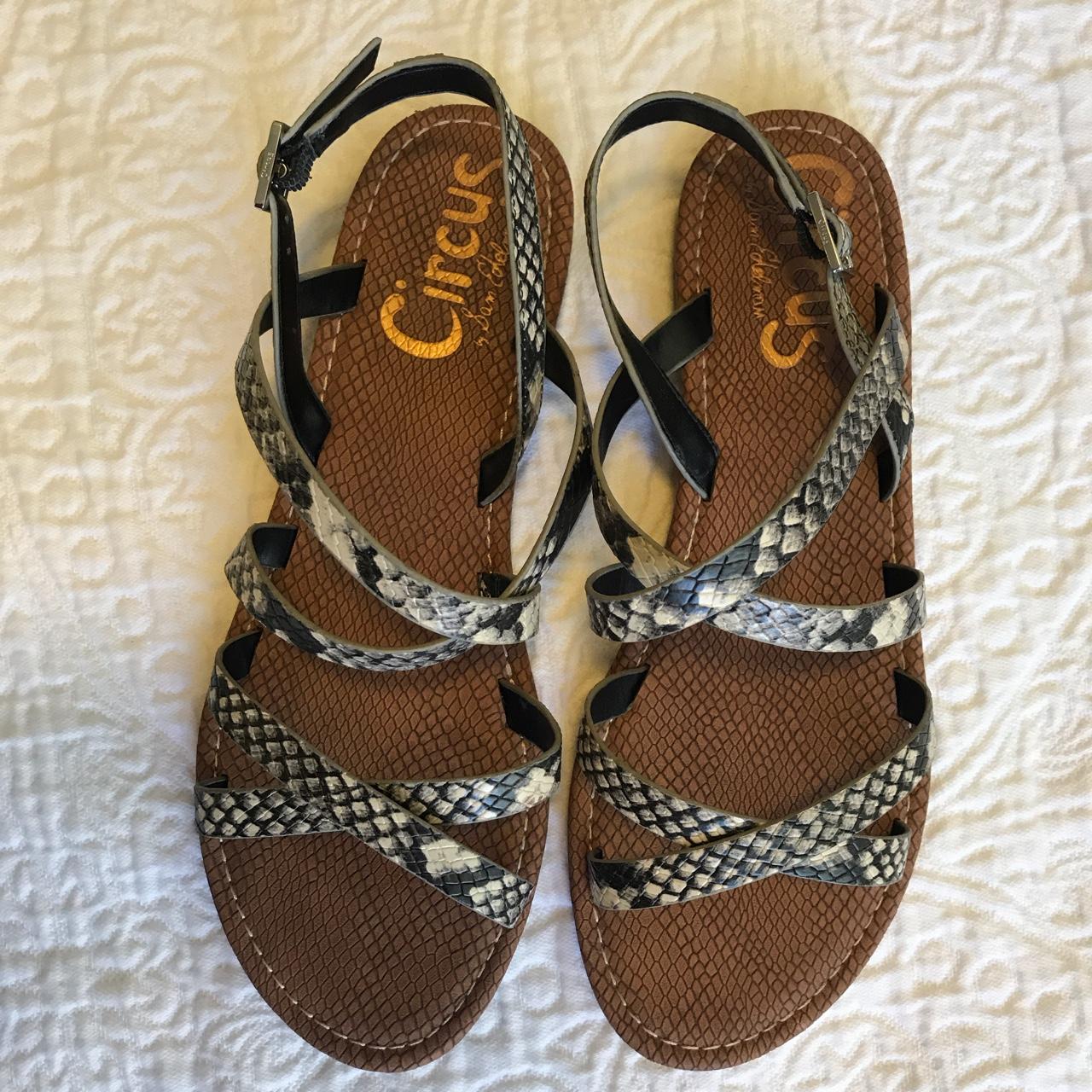 Circus by Sam Edelman Women's Arissa Medallion Slide Sandal - Walmart.com